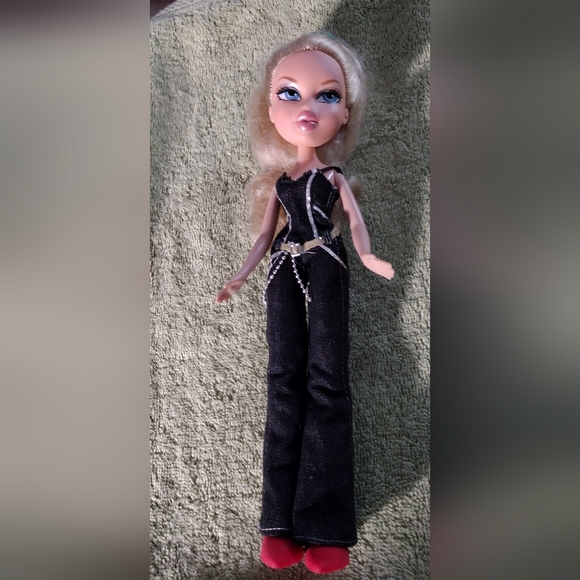 The original 2001 Chloe Bratz doll - Picture 4 of 8